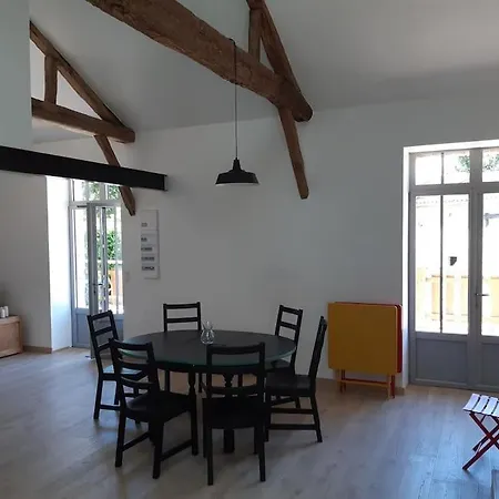 De Charme Individuel à La Campagne Xanton-Chassenon